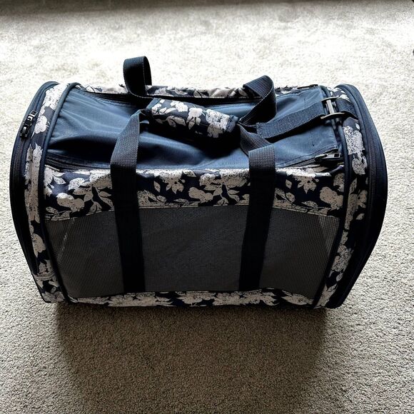 Pet Carrier with shoulder strap - Picture 1 of 4